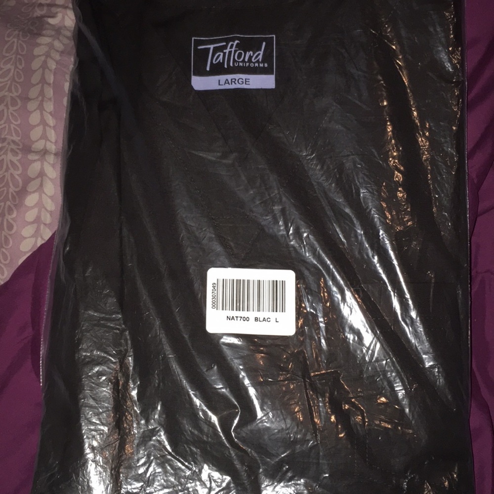 Tafford scrub top